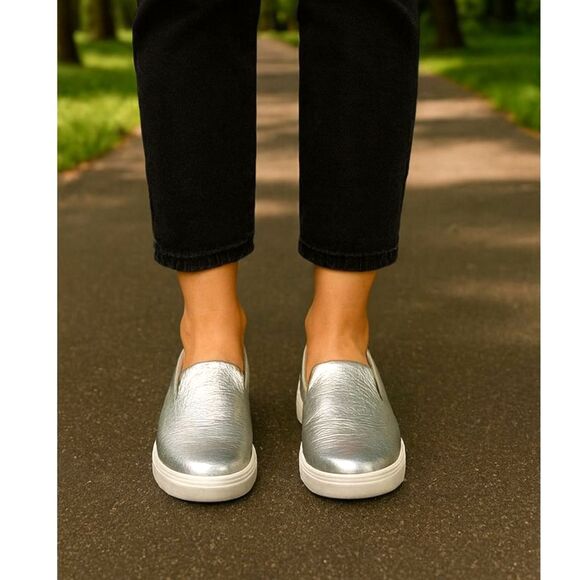 Vionic Women\'s Uptown Villa Slip-on Sneakers SZ 7 NEW
